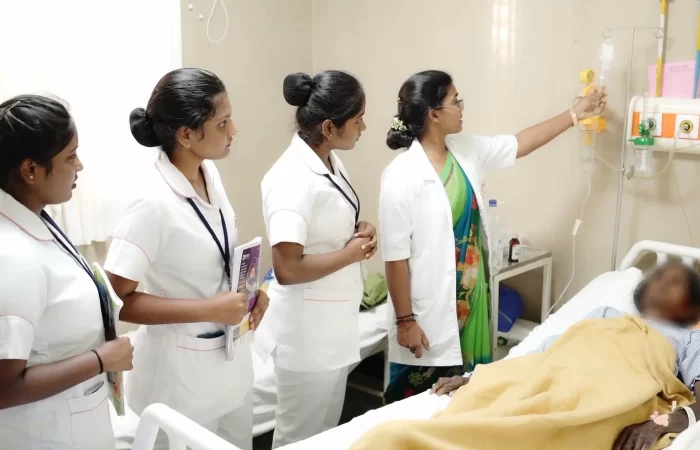 hosp-patient-treat-2